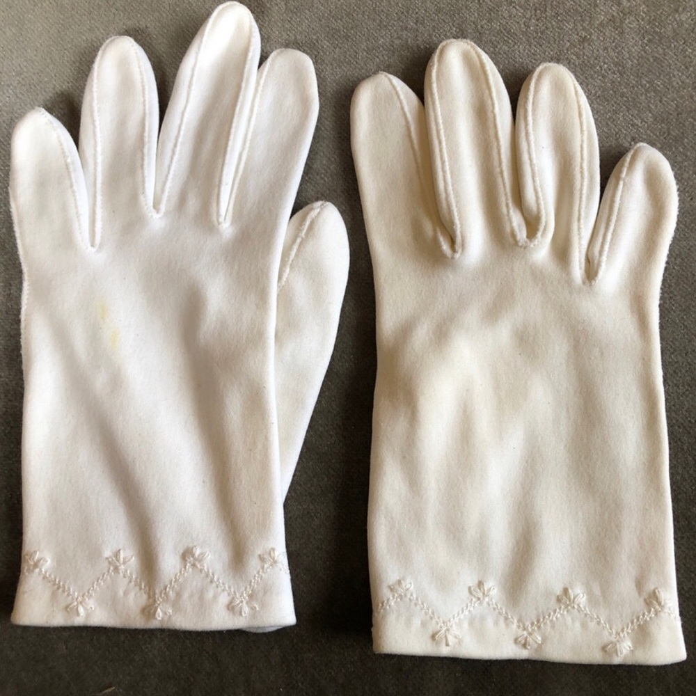3 pairs Gorgeous vintage gloves: white beaded, white embroidered, brown leather - Picture 14 of 16
